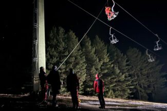 GSS HBŽ i HGSS Posušje proveli noćnu vježbu spašavanja sa žičare 3 IMG 20251209 WA0015